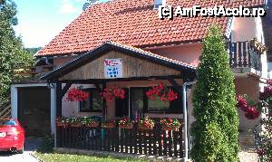 [P03] Prima intrare şi zona A de parcare la pensiunea Apartments Orhideja din Smoljanac-Plitvice, Croaţia.  » foto by traian.leuca †
 - 
<span class="allrVoted glyphicon glyphicon-heart hidden" id="av491539"></span>
<a class="m-l-10 hidden" id="sv491539" onclick="voting_Foto_DelVot(,491539,15963)" role="button">șterge vot <span class="glyphicon glyphicon-remove"></span></a>
<a id="v9491539" class=" c-red"  onclick="voting_Foto_SetVot(491539)" role="button"><span class="glyphicon glyphicon-heart-empty"></span> <b>LIKE</b> = Votează poza</a> <img class="hidden"  id="f491539W9" src="/imagini/loader.gif" border="0" /><span class="AjErrMes hidden" id="e491539ErM"></span>