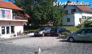 [P05] Parcarea B şi intrarea în restaurant la pensiunea Apartments Orhideja din Smoljanac-Plitvice, Croaţia.  » foto by traian.leuca †
 - 
<span class="allrVoted glyphicon glyphicon-heart hidden" id="av491541"></span>
<a class="m-l-10 hidden" id="sv491541" onclick="voting_Foto_DelVot(,491541,15963)" role="button">șterge vot <span class="glyphicon glyphicon-remove"></span></a>
<a id="v9491541" class=" c-red"  onclick="voting_Foto_SetVot(491541)" role="button"><span class="glyphicon glyphicon-heart-empty"></span> <b>LIKE</b> = Votează poza</a> <img class="hidden"  id="f491541W9" src="/imagini/loader.gif" border="0" /><span class="AjErrMes hidden" id="e491541ErM"></span>