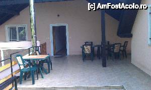 [P07] Terasa şi intrarea în camere la pensiunea Apartments Orhideja din Smoljanac-Plitvice, Croaţia.  » foto by traian.leuca †
 - 
<span class="allrVoted glyphicon glyphicon-heart hidden" id="av491543"></span>
<a class="m-l-10 hidden" id="sv491543" onclick="voting_Foto_DelVot(,491543,15963)" role="button">șterge vot <span class="glyphicon glyphicon-remove"></span></a>
<a id="v9491543" class=" c-red"  onclick="voting_Foto_SetVot(491543)" role="button"><span class="glyphicon glyphicon-heart-empty"></span> <b>LIKE</b> = Votează poza</a> <img class="hidden"  id="f491543W9" src="/imagini/loader.gif" border="0" /><span class="AjErrMes hidden" id="e491543ErM"></span>