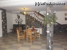 [P06] sala de mese de la parter. pe scara se urca la etaj unde sunt camerele.  » foto by floricica32
 - 
<span class="allrVoted glyphicon glyphicon-heart hidden" id="av493671"></span>
<a class="m-l-10 hidden" id="sv493671" onclick="voting_Foto_DelVot(,493671,15966)" role="button">șterge vot <span class="glyphicon glyphicon-remove"></span></a>
<a id="v9493671" class=" c-red"  onclick="voting_Foto_SetVot(493671)" role="button"><span class="glyphicon glyphicon-heart-empty"></span> <b>LIKE</b> = Votează poza</a> <img class="hidden"  id="f493671W9" src="/imagini/loader.gif" border="0" /><span class="AjErrMes hidden" id="e493671ErM"></span>