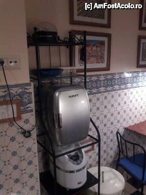 [P23] Cel argintiu este un micro-frigider. Pe cel alb nu l-am cautat la butoane, cautam febrili filtrul de cafea. O fi fost in interiorul obiectului alb?  » foto by le_maitre
 - 
<span class="allrVoted glyphicon glyphicon-heart hidden" id="av491689"></span>
<a class="m-l-10 hidden" id="sv491689" onclick="voting_Foto_DelVot(,491689,15967)" role="button">șterge vot <span class="glyphicon glyphicon-remove"></span></a>
<a id="v9491689" class=" c-red"  onclick="voting_Foto_SetVot(491689)" role="button"><span class="glyphicon glyphicon-heart-empty"></span> <b>LIKE</b> = Votează poza</a> <img class="hidden"  id="f491689W9" src="/imagini/loader.gif" border="0" /><span class="AjErrMes hidden" id="e491689ErM"></span>