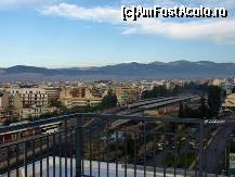 [P01] De pe terasa hotelului, panorama cu o parte din Atena cat si se vede si statia de metro si statia de taxiuri.  » foto by Mixaela
 - 
<span class="allrVoted glyphicon glyphicon-heart hidden" id="av492459"></span>
<a class="m-l-10 hidden" id="sv492459" onclick="voting_Foto_DelVot(,492459,15993)" role="button">șterge vot <span class="glyphicon glyphicon-remove"></span></a>
<a id="v9492459" class=" c-red"  onclick="voting_Foto_SetVot(492459)" role="button"><span class="glyphicon glyphicon-heart-empty"></span> <b>LIKE</b> = Votează poza</a> <img class="hidden"  id="f492459W9" src="/imagini/loader.gif" border="0" /><span class="AjErrMes hidden" id="e492459ErM"></span>