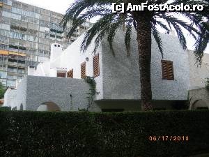 [P26] Pe acoperis te puteai urca pe niste scari inguste. Acolo puteai sa-ti usuci rufele pe sarma sau pur si simplu sa admiri privelistea » foto by arru
 - 
<span class="allrVoted glyphicon glyphicon-heart hidden" id="av492883"></span>
<a class="m-l-10 hidden" id="sv492883" onclick="voting_Foto_DelVot(,492883,16005)" role="button">șterge vot <span class="glyphicon glyphicon-remove"></span></a>
<a id="v9492883" class=" c-red"  onclick="voting_Foto_SetVot(492883)" role="button"><span class="glyphicon glyphicon-heart-empty"></span> <b>LIKE</b> = Votează poza</a> <img class="hidden"  id="f492883W9" src="/imagini/loader.gif" border="0" /><span class="AjErrMes hidden" id="e492883ErM"></span>