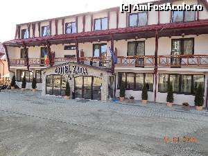 [P01] Predeal - Hotel Zada; intrarea si o parte din parcare » foto by Diaura*
 - 
<span class="allrVoted glyphicon glyphicon-heart hidden" id="av497180"></span>
<a class="m-l-10 hidden" id="sv497180" onclick="voting_Foto_DelVot(,497180,16022)" role="button">șterge vot <span class="glyphicon glyphicon-remove"></span></a>
<a id="v9497180" class=" c-red"  onclick="voting_Foto_SetVot(497180)" role="button"><span class="glyphicon glyphicon-heart-empty"></span> <b>LIKE</b> = Votează poza</a> <img class="hidden"  id="f497180W9" src="/imagini/loader.gif" border="0" /><span class="AjErrMes hidden" id="e497180ErM"></span>
