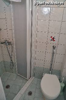 [P15] se poate spune, cabina de dus » foto by clau.nov
 - 
<span class="allrVoted glyphicon glyphicon-heart hidden" id="av493786"></span>
<a class="m-l-10 hidden" id="sv493786" onclick="voting_Foto_DelVot(,493786,16026)" role="button">șterge vot <span class="glyphicon glyphicon-remove"></span></a>
<a id="v9493786" class=" c-red"  onclick="voting_Foto_SetVot(493786)" role="button"><span class="glyphicon glyphicon-heart-empty"></span> <b>LIKE</b> = Votează poza</a> <img class="hidden"  id="f493786W9" src="/imagini/loader.gif" border="0" /><span class="AjErrMes hidden" id="e493786ErM"></span>