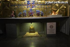 [P18] Lourdes - bucata din haina însângerată a Papei Ioan-Paul » foto by makuy*
 - 
<span class="allrVoted glyphicon glyphicon-heart hidden" id="av583240"></span>
<a class="m-l-10 hidden" id="sv583240" onclick="voting_Foto_DelVot(,583240,16083)" role="button">șterge vot <span class="glyphicon glyphicon-remove"></span></a>
<a id="v9583240" class=" c-red"  onclick="voting_Foto_SetVot(583240)" role="button"><span class="glyphicon glyphicon-heart-empty"></span> <b>LIKE</b> = Votează poza</a> <img class="hidden"  id="f583240W9" src="/imagini/loader.gif" border="0" /><span class="AjErrMes hidden" id="e583240ErM"></span>