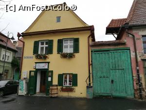 [P01] Casa ce găzduiește Wine House; la parter e magazinul de vinuri » foto by crismis
 - 
<span class="allrVoted glyphicon glyphicon-heart hidden" id="av955813"></span>
<a class="m-l-10 hidden" id="sv955813" onclick="voting_Foto_DelVot(,955813,16103)" role="button">șterge vot <span class="glyphicon glyphicon-remove"></span></a>
<a id="v9955813" class=" c-red"  onclick="voting_Foto_SetVot(955813)" role="button"><span class="glyphicon glyphicon-heart-empty"></span> <b>LIKE</b> = Votează poza</a> <img class="hidden"  id="f955813W9" src="/imagini/loader.gif" border="0" /><span class="AjErrMes hidden" id="e955813ErM"></span>