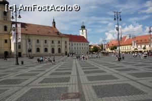 [P06] Sibiu - Piaţa Mare, ziua » foto by Bia710
 - 
<span class="allrVoted glyphicon glyphicon-heart hidden" id="av774903"></span>
<a class="m-l-10 hidden" id="sv774903" onclick="voting_Foto_DelVot(,774903,16103)" role="button">șterge vot <span class="glyphicon glyphicon-remove"></span></a>
<a id="v9774903" class=" c-red"  onclick="voting_Foto_SetVot(774903)" role="button"><span class="glyphicon glyphicon-heart-empty"></span> <b>LIKE</b> = Votează poza</a> <img class="hidden"  id="f774903W9" src="/imagini/loader.gif" border="0" /><span class="AjErrMes hidden" id="e774903ErM"></span>