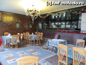 [P23] Sala principala de mese si barul » foto by valyionsc
 - 
<span class="allrVoted glyphicon glyphicon-heart hidden" id="av496384"></span>
<a class="m-l-10 hidden" id="sv496384" onclick="voting_Foto_DelVot(,496384,16113)" role="button">șterge vot <span class="glyphicon glyphicon-remove"></span></a>
<a id="v9496384" class=" c-red"  onclick="voting_Foto_SetVot(496384)" role="button"><span class="glyphicon glyphicon-heart-empty"></span> <b>LIKE</b> = Votează poza</a> <img class="hidden"  id="f496384W9" src="/imagini/loader.gif" border="0" /><span class="AjErrMes hidden" id="e496384ErM"></span>