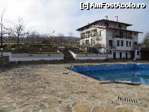 [P04] Corpul de caldire cu camerele de cazare, o parte din gradina si piscina » foto by valyionsc
 - 
<span class="allrVoted glyphicon glyphicon-heart hidden" id="av496365"></span>
<a class="m-l-10 hidden" id="sv496365" onclick="voting_Foto_DelVot(,496365,16113)" role="button">șterge vot <span class="glyphicon glyphicon-remove"></span></a>
<a id="v9496365" class=" c-red"  onclick="voting_Foto_SetVot(496365)" role="button"><span class="glyphicon glyphicon-heart-empty"></span> <b>LIKE</b> = Votează poza</a> <img class="hidden"  id="f496365W9" src="/imagini/loader.gif" border="0" /><span class="AjErrMes hidden" id="e496365ErM"></span>
