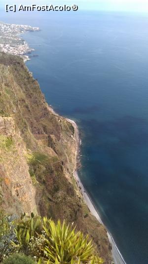 [P06] Cabo Girao, Madeira, este o stanca inalta de 580 m deasupra oceanului.  » foto by Butz
 - 
<span class="allrVoted glyphicon glyphicon-heart hidden" id="av1062217"></span>
<a class="m-l-10 hidden" id="sv1062217" onclick="voting_Foto_DelVot(,1062217,16133)" role="button">șterge vot <span class="glyphicon glyphicon-remove"></span></a>
<a id="v91062217" class=" c-red"  onclick="voting_Foto_SetVot(1062217)" role="button"><span class="glyphicon glyphicon-heart-empty"></span> <b>LIKE</b> = Votează poza</a> <img class="hidden"  id="f1062217W9" src="/imagini/loader.gif" border="0" /><span class="AjErrMes hidden" id="e1062217ErM"></span>