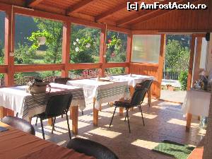 [P06] Veranda în care se poate lua masa » foto by Michi
 - 
<span class="allrVoted glyphicon glyphicon-heart hidden" id="av551823"></span>
<a class="m-l-10 hidden" id="sv551823" onclick="voting_Foto_DelVot(,551823,16189)" role="button">șterge vot <span class="glyphicon glyphicon-remove"></span></a>
<a id="v9551823" class=" c-red"  onclick="voting_Foto_SetVot(551823)" role="button"><span class="glyphicon glyphicon-heart-empty"></span> <b>LIKE</b> = Votează poza</a> <img class="hidden"  id="f551823W9" src="/imagini/loader.gif" border="0" /><span class="AjErrMes hidden" id="e551823ErM"></span>