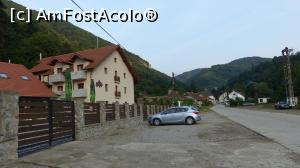 [P01] Locurile de parcare din fața pensiunii » foto by iuliaen
 - 
<span class="allrVoted glyphicon glyphicon-heart hidden" id="av843787"></span>
<a class="m-l-10 hidden" id="sv843787" onclick="voting_Foto_DelVot(,843787,16199)" role="button">șterge vot <span class="glyphicon glyphicon-remove"></span></a>
<a id="v9843787" class=" c-red"  onclick="voting_Foto_SetVot(843787)" role="button"><span class="glyphicon glyphicon-heart-empty"></span> <b>LIKE</b> = Votează poza</a> <img class="hidden"  id="f843787W9" src="/imagini/loader.gif" border="0" /><span class="AjErrMes hidden" id="e843787ErM"></span>