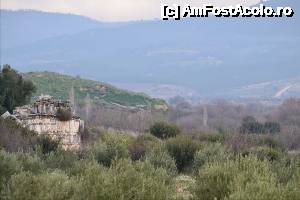 [P12] Ziduri si plantatii de maslini. Mai sunt multe de descoperit in zona. Statuile de marmura gasite pe aici, sunt de exceptie.  » foto by TraianS
 - 
<span class="allrVoted glyphicon glyphicon-heart hidden" id="av500097"></span>
<a class="m-l-10 hidden" id="sv500097" onclick="voting_Foto_DelVot(,500097,16202)" role="button">șterge vot <span class="glyphicon glyphicon-remove"></span></a>
<a id="v9500097" class=" c-red"  onclick="voting_Foto_SetVot(500097)" role="button"><span class="glyphicon glyphicon-heart-empty"></span> <b>LIKE</b> = Votează poza</a> <img class="hidden"  id="f500097W9" src="/imagini/loader.gif" border="0" /><span class="AjErrMes hidden" id="e500097ErM"></span>