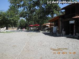 [P19] Turcia Aphrodisia - restaurantul din interiorul sitului arheologic si cateva magazine cu suveniruri.  » foto by florinbad
 - 
<span class="allrVoted glyphicon glyphicon-heart hidden" id="av562470"></span>
<a class="m-l-10 hidden" id="sv562470" onclick="voting_Foto_DelVot(,562470,16202)" role="button">șterge vot <span class="glyphicon glyphicon-remove"></span></a>
<a id="v9562470" class=" c-red"  onclick="voting_Foto_SetVot(562470)" role="button"><span class="glyphicon glyphicon-heart-empty"></span> <b>LIKE</b> = Votează poza</a> <img class="hidden"  id="f562470W9" src="/imagini/loader.gif" border="0" /><span class="AjErrMes hidden" id="e562470ErM"></span>