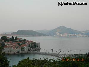 [P07] view de pe terasa- sveti stefan in apropiere, budva in departare, marea adriatica la mijloc » foto by andreea72
 - 
<span class="allrVoted glyphicon glyphicon-heart hidden" id="av500488"></span>
<a class="m-l-10 hidden" id="sv500488" onclick="voting_Foto_DelVot(,500488,16209)" role="button">șterge vot <span class="glyphicon glyphicon-remove"></span></a>
<a id="v9500488" class=" c-red"  onclick="voting_Foto_SetVot(500488)" role="button"><span class="glyphicon glyphicon-heart-empty"></span> <b>LIKE</b> = Votează poza</a> <img class="hidden"  id="f500488W9" src="/imagini/loader.gif" border="0" /><span class="AjErrMes hidden" id="e500488ErM"></span>