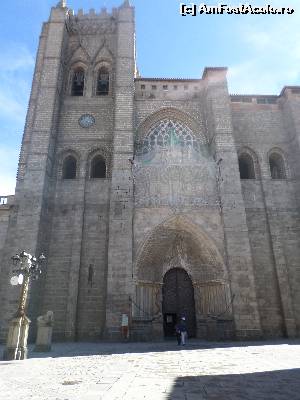[P03] Catedrala cetatii Avila, intrarea, fatada este insa pe lateralul ei » foto by amero
 - 
<span class="allrVoted glyphicon glyphicon-heart hidden" id="av619376"></span>
<a class="m-l-10 hidden" id="sv619376" onclick="voting_Foto_DelVot(,619376,16214)" role="button">șterge vot <span class="glyphicon glyphicon-remove"></span></a>
<a id="v9619376" class=" c-red"  onclick="voting_Foto_SetVot(619376)" role="button"><span class="glyphicon glyphicon-heart-empty"></span> <b>LIKE</b> = Votează poza</a> <img class="hidden"  id="f619376W9" src="/imagini/loader.gif" border="0" /><span class="AjErrMes hidden" id="e619376ErM"></span>