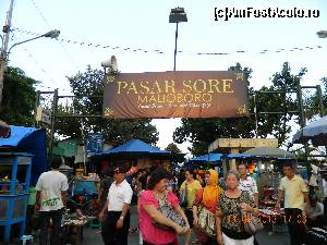 [P37] crampeie de viata pe malioboro streat » foto by andreea72
 - 
<span class="allrVoted glyphicon glyphicon-heart hidden" id="av501603"></span>
<a class="m-l-10 hidden" id="sv501603" onclick="voting_Foto_DelVot(,501603,16232)" role="button">șterge vot <span class="glyphicon glyphicon-remove"></span></a>
<a id="v9501603" class=" c-red"  onclick="voting_Foto_SetVot(501603)" role="button"><span class="glyphicon glyphicon-heart-empty"></span> <b>LIKE</b> = Votează poza</a> <img class="hidden"  id="f501603W9" src="/imagini/loader.gif" border="0" /><span class="AjErrMes hidden" id="e501603ErM"></span>