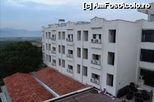 [P13] Vedere din balcon. Fiecare camera are cate un balcon mic. Am mai uitat sa mentionez ca era Wi-fi si mergea relativ ok.  » foto by TraianS
 - 
<span class="allrVoted glyphicon glyphicon-heart hidden" id="av501669"></span>
<a class="m-l-10 hidden" id="sv501669" onclick="voting_Foto_DelVot(,501669,16234)" role="button">șterge vot <span class="glyphicon glyphicon-remove"></span></a>
<a id="v9501669" class=" c-red"  onclick="voting_Foto_SetVot(501669)" role="button"><span class="glyphicon glyphicon-heart-empty"></span> <b>LIKE</b> = Votează poza</a> <img class="hidden"  id="f501669W9" src="/imagini/loader.gif" border="0" /><span class="AjErrMes hidden" id="e501669ErM"></span>