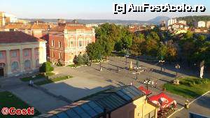 [P28] Piața Libertății, văzută de la fereastra camerei de hotel.  » foto by Costi
 - 
<span class="allrVoted glyphicon glyphicon-heart hidden" id="av501704"></span>
<a class="m-l-10 hidden" id="sv501704" onclick="voting_Foto_DelVot(,501704,16235)" role="button">șterge vot <span class="glyphicon glyphicon-remove"></span></a>
<a id="v9501704" class=" c-red"  onclick="voting_Foto_SetVot(501704)" role="button"><span class="glyphicon glyphicon-heart-empty"></span> <b>LIKE</b> = Votează poza</a> <img class="hidden"  id="f501704W9" src="/imagini/loader.gif" border="0" /><span class="AjErrMes hidden" id="e501704ErM"></span>