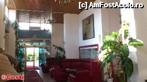 [P06] Holul de la intrarea în Srbija Tis Hotel.  » foto by Costi
 - 
<span class="allrVoted glyphicon glyphicon-heart hidden" id="av501682"></span>
<a class="m-l-10 hidden" id="sv501682" onclick="voting_Foto_DelVot(,501682,16235)" role="button">șterge vot <span class="glyphicon glyphicon-remove"></span></a>
<a id="v9501682" class=" c-red"  onclick="voting_Foto_SetVot(501682)" role="button"><span class="glyphicon glyphicon-heart-empty"></span> <b>LIKE</b> = Votează poza</a> <img class="hidden"  id="f501682W9" src="/imagini/loader.gif" border="0" /><span class="AjErrMes hidden" id="e501682ErM"></span>