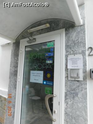 [P03] Intrarea în hotel Europa, Kavala » foto by irinad
 - 
<span class="allrVoted glyphicon glyphicon-heart hidden" id="av1171073"></span>
<a class="m-l-10 hidden" id="sv1171073" onclick="voting_Foto_DelVot(,1171073,16255)" role="button">șterge vot <span class="glyphicon glyphicon-remove"></span></a>
<a id="v91171073" class=" c-red"  onclick="voting_Foto_SetVot(1171073)" role="button"><span class="glyphicon glyphicon-heart-empty"></span> <b>LIKE</b> = Votează poza</a> <img class="hidden"  id="f1171073W9" src="/imagini/loader.gif" border="0" /><span class="AjErrMes hidden" id="e1171073ErM"></span>