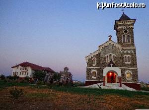 [P23] Mănăstirea Colilia - biserica târnosită în 2009 cu hramul ”Intrarea în Biserică a Maicii Domnului” în prim plan, arhondaricul și paraclisul în plan lateral stânga » foto by mariana.olaru
 - 
<span class="allrVoted glyphicon glyphicon-heart hidden" id="av503258"></span>
<a class="m-l-10 hidden" id="sv503258" onclick="voting_Foto_DelVot(,503258,16273)" role="button">șterge vot <span class="glyphicon glyphicon-remove"></span></a>
<a id="v9503258" class=" c-red"  onclick="voting_Foto_SetVot(503258)" role="button"><span class="glyphicon glyphicon-heart-empty"></span> <b>LIKE</b> = Votează poza</a> <img class="hidden"  id="f503258W9" src="/imagini/loader.gif" border="0" /><span class="AjErrMes hidden" id="e503258ErM"></span>