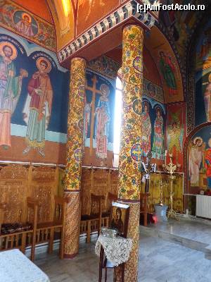 [P35] Mănăstirea Colilia - grațioasele coloane pictate din biserica cu hramul ”Intrarea în Biserică a Maicii Domnului” » foto by mariana.olaru
 - 
<span class="allrVoted glyphicon glyphicon-heart hidden" id="av503270"></span>
<a class="m-l-10 hidden" id="sv503270" onclick="voting_Foto_DelVot(,503270,16273)" role="button">șterge vot <span class="glyphicon glyphicon-remove"></span></a>
<a id="v9503270" class=" c-red"  onclick="voting_Foto_SetVot(503270)" role="button"><span class="glyphicon glyphicon-heart-empty"></span> <b>LIKE</b> = Votează poza</a> <img class="hidden"  id="f503270W9" src="/imagini/loader.gif" border="0" /><span class="AjErrMes hidden" id="e503270ErM"></span>