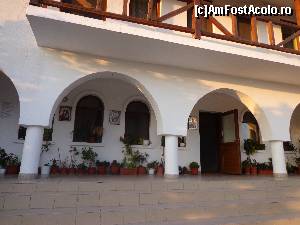 [P09] Mănăstirea Colilia - pe terasa de la intrarea Arhondaricului » foto by mariana.olaru
 - 
<span class="allrVoted glyphicon glyphicon-heart hidden" id="av503244"></span>
<a class="m-l-10 hidden" id="sv503244" onclick="voting_Foto_DelVot(,503244,16273)" role="button">șterge vot <span class="glyphicon glyphicon-remove"></span></a>
<a id="v9503244" class=" c-red"  onclick="voting_Foto_SetVot(503244)" role="button"><span class="glyphicon glyphicon-heart-empty"></span> <b>LIKE</b> = Votează poza</a> <img class="hidden"  id="f503244W9" src="/imagini/loader.gif" border="0" /><span class="AjErrMes hidden" id="e503244ErM"></span>