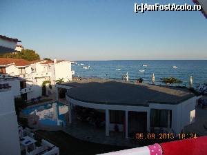 [P01] Vedere din balconul camerei. In cladirea de jos este restaurantul, terasa unde se putea lua masa si receptia. In fundal se vede si piscina. » foto by armina
 - 
<span class="allrVoted glyphicon glyphicon-heart hidden" id="av509512"></span>
<a class="m-l-10 hidden" id="sv509512" onclick="voting_Foto_DelVot(,509512,16387)" role="button">șterge vot <span class="glyphicon glyphicon-remove"></span></a>
<a id="v9509512" class=" c-red"  onclick="voting_Foto_SetVot(509512)" role="button"><span class="glyphicon glyphicon-heart-empty"></span> <b>LIKE</b> = Votează poza</a> <img class="hidden"  id="f509512W9" src="/imagini/loader.gif" border="0" /><span class="AjErrMes hidden" id="e509512ErM"></span>