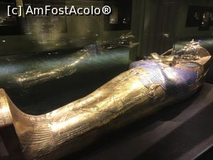 [P41] King Tut Museum – sarcofag » foto by nicole33
 - 
<span class="allrVoted glyphicon glyphicon-heart hidden" id="av1208556"></span>
<a class="m-l-10 hidden" id="sv1208556" onclick="voting_Foto_DelVot(,1208556,16440)" role="button">șterge vot <span class="glyphicon glyphicon-remove"></span></a>
<a id="v91208556" class=" c-red"  onclick="voting_Foto_SetVot(1208556)" role="button"><span class="glyphicon glyphicon-heart-empty"></span> <b>LIKE</b> = Votează poza</a> <img class="hidden"  id="f1208556W9" src="/imagini/loader.gif" border="0" /><span class="AjErrMes hidden" id="e1208556ErM"></span>