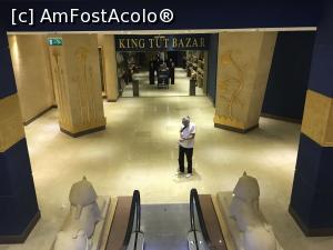 [P92] King Tut Museum - intrarea în magazinul de suveniruri » foto by nicole33
 - 
<span class="allrVoted glyphicon glyphicon-heart hidden" id="av1208607"></span>
<a class="m-l-10 hidden" id="sv1208607" onclick="voting_Foto_DelVot(,1208607,16440)" role="button">șterge vot <span class="glyphicon glyphicon-remove"></span></a>
<a id="v91208607" class=" c-red"  onclick="voting_Foto_SetVot(1208607)" role="button"><span class="glyphicon glyphicon-heart-empty"></span> <b>LIKE</b> = Votează poza</a> <img class="hidden"  id="f1208607W9" src="/imagini/loader.gif" border="0" /><span class="AjErrMes hidden" id="e1208607ErM"></span>