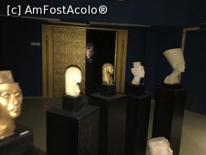 [P95] King Tut Museum - prin magazinul de suveniruri şi uşile de intrare în muzeu » foto by nicole33
 - 
<span class="allrVoted glyphicon glyphicon-heart hidden" id="av1208610"></span>
<a class="m-l-10 hidden" id="sv1208610" onclick="voting_Foto_DelVot(,1208610,16440)" role="button">șterge vot <span class="glyphicon glyphicon-remove"></span></a>
<a id="v91208610" class=" c-red"  onclick="voting_Foto_SetVot(1208610)" role="button"><span class="glyphicon glyphicon-heart-empty"></span> <b>LIKE</b> = Votează poza</a> <img class="hidden"  id="f1208610W9" src="/imagini/loader.gif" border="0" /><span class="AjErrMes hidden" id="e1208610ErM"></span>