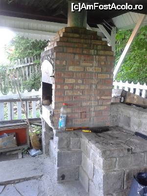 [P25] si in foisorul rustic din livada gasim un grătar solid.  » foto by izabiza
 - 
<span class="allrVoted glyphicon glyphicon-heart hidden" id="av676668"></span>
<a class="m-l-10 hidden" id="sv676668" onclick="voting_Foto_DelVot(,676668,16464)" role="button">șterge vot <span class="glyphicon glyphicon-remove"></span></a>
<a id="v9676668" class=" c-red"  onclick="voting_Foto_SetVot(676668)" role="button"><span class="glyphicon glyphicon-heart-empty"></span> <b>LIKE</b> = Votează poza</a> <img class="hidden"  id="f676668W9" src="/imagini/loader.gif" border="0" /><span class="AjErrMes hidden" id="e676668ErM"></span>