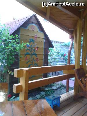 [P09] Intre foisor si casa, o mica chicineta pictata de Doamna Bica.  » foto by izabiza
 - 
<span class="allrVoted glyphicon glyphicon-heart hidden" id="av676644"></span>
<a class="m-l-10 hidden" id="sv676644" onclick="voting_Foto_DelVot(,676644,16464)" role="button">șterge vot <span class="glyphicon glyphicon-remove"></span></a>
<a id="v9676644" class=" c-red"  onclick="voting_Foto_SetVot(676644)" role="button"><span class="glyphicon glyphicon-heart-empty"></span> <b>LIKE</b> = Votează poza</a> <img class="hidden"  id="f676644W9" src="/imagini/loader.gif" border="0" /><span class="AjErrMes hidden" id="e676644ErM"></span>