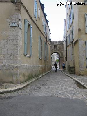 [P37] Străduţă medievală în Chartres » foto by Michi
 - 
<span class="allrVoted glyphicon glyphicon-heart hidden" id="av513048"></span>
<a class="m-l-10 hidden" id="sv513048" onclick="voting_Foto_DelVot(,513048,16471)" role="button">șterge vot <span class="glyphicon glyphicon-remove"></span></a>
<a id="v9513048" class=" c-red"  onclick="voting_Foto_SetVot(513048)" role="button"><span class="glyphicon glyphicon-heart-empty"></span> <b>LIKE</b> = Votează poza</a> <img class="hidden"  id="f513048W9" src="/imagini/loader.gif" border="0" /><span class="AjErrMes hidden" id="e513048ErM"></span>