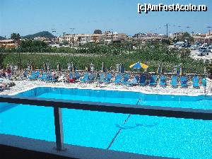 [P16] Piscina vazuta de la balconul camerei » foto by maria55 †
 - 
<span class="allrVoted glyphicon glyphicon-heart hidden" id="av513136"></span>
<a class="m-l-10 hidden" id="sv513136" onclick="voting_Foto_DelVot(,513136,16476)" role="button">șterge vot <span class="glyphicon glyphicon-remove"></span></a>
<a id="v9513136" class=" c-red"  onclick="voting_Foto_SetVot(513136)" role="button"><span class="glyphicon glyphicon-heart-empty"></span> <b>LIKE</b> = Votează poza</a> <img class="hidden"  id="f513136W9" src="/imagini/loader.gif" border="0" /><span class="AjErrMes hidden" id="e513136ErM"></span>