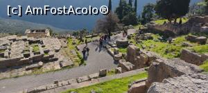 [P21] Aici candva a fost centrul lumii. Se poate observa partea din spate a Templului lui Apollo, ruinele Bouleuterionului, Trezoreria Ateniana si ruinele de la Templul Gaei. » foto by ovidiuyepi
 - 
<span class="allrVoted glyphicon glyphicon-heart hidden" id="av1313195"></span>
<a class="m-l-10 hidden" id="sv1313195" onclick="voting_Foto_DelVot(,1313195,16497)" role="button">șterge vot <span class="glyphicon glyphicon-remove"></span></a>
<a id="v91313195" class=" c-red"  onclick="voting_Foto_SetVot(1313195)" role="button"><span class="glyphicon glyphicon-heart-empty"></span> <b>LIKE</b> = Votează poza</a> <img class="hidden"  id="f1313195W9" src="/imagini/loader.gif" border="0" /><span class="AjErrMes hidden" id="e1313195ErM"></span>