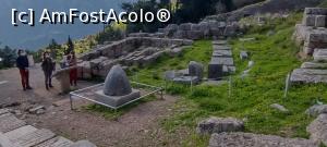 [P41] Piatra conica ,,omphalus” din ,,adytonul” Oracolului din Delphi. Conform legendelor aici era ,,buricul pamantului”. » foto by ovidiuyepi
 - 
<span class="allrVoted glyphicon glyphicon-heart hidden" id="av1313218"></span>
<a class="m-l-10 hidden" id="sv1313218" onclick="voting_Foto_DelVot(,1313218,16497)" role="button">șterge vot <span class="glyphicon glyphicon-remove"></span></a>
<a id="v91313218" class=" c-red"  onclick="voting_Foto_SetVot(1313218)" role="button"><span class="glyphicon glyphicon-heart-empty"></span> <b>LIKE</b> = Votează poza</a> <img class="hidden"  id="f1313218W9" src="/imagini/loader.gif" border="0" /><span class="AjErrMes hidden" id="e1313218ErM"></span>