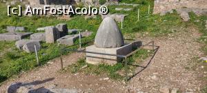 [P05] Piatra conica denumita ,,omphalus”, adica ,,buricul pamantului”. » foto by ovidiuyepi
 - 
<span class="allrVoted glyphicon glyphicon-heart hidden" id="av1313084"></span>
<a class="m-l-10 hidden" id="sv1313084" onclick="voting_Foto_DelVot(,1313084,16497)" role="button">șterge vot <span class="glyphicon glyphicon-remove"></span></a>
<a id="v91313084" class=" c-red"  onclick="voting_Foto_SetVot(1313084)" role="button"><span class="glyphicon glyphicon-heart-empty"></span> <b>LIKE</b> = Votează poza</a> <img class="hidden"  id="f1313084W9" src="/imagini/loader.gif" border="0" /><span class="AjErrMes hidden" id="e1313084ErM"></span>
