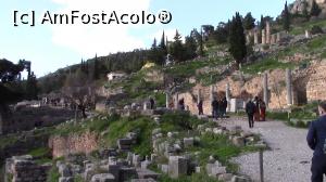 [P50] Am ajuns in zona Agorei Romane. Mai sus se poate observa ruinele de la Trezoreria Ateniana si coloanele in stil doric ale Templului lui Apollo. » foto by ovidiuyepi
 - 
<span class="allrVoted glyphicon glyphicon-heart hidden" id="av1313227"></span>
<a class="m-l-10 hidden" id="sv1313227" onclick="voting_Foto_DelVot(,1313227,16497)" role="button">șterge vot <span class="glyphicon glyphicon-remove"></span></a>
<a id="v91313227" class=" c-red"  onclick="voting_Foto_SetVot(1313227)" role="button"><span class="glyphicon glyphicon-heart-empty"></span> <b>LIKE</b> = Votează poza</a> <img class="hidden"  id="f1313227W9" src="/imagini/loader.gif" border="0" /><span class="AjErrMes hidden" id="e1313227ErM"></span>