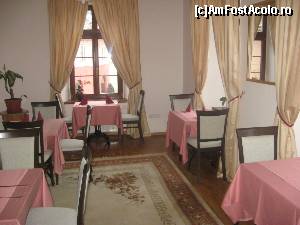 [P15] Sala de mese » foto by dorgo
 - 
<span class="allrVoted glyphicon glyphicon-heart hidden" id="av617392"></span>
<a class="m-l-10 hidden" id="sv617392" onclick="voting_Foto_DelVot(,617392,16503)" role="button">șterge vot <span class="glyphicon glyphicon-remove"></span></a>
<a id="v9617392" class=" c-red"  onclick="voting_Foto_SetVot(617392)" role="button"><span class="glyphicon glyphicon-heart-empty"></span> <b>LIKE</b> = Votează poza</a> <img class="hidden"  id="f617392W9" src="/imagini/loader.gif" border="0" /><span class="AjErrMes hidden" id="e617392ErM"></span>