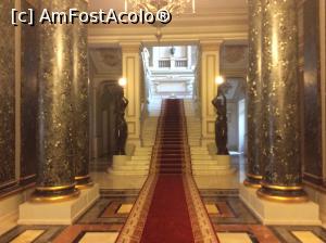 [P24] la stanga si la dreapta se gasesc 2 scari monumentale e care sunt covoare in care simti cum se afunda picioarele » foto by mishu
 - 
<span class="allrVoted glyphicon glyphicon-heart hidden" id="av712274"></span>
<a class="m-l-10 hidden" id="sv712274" onclick="voting_Foto_DelVot(,712274,16545)" role="button">șterge vot <span class="glyphicon glyphicon-remove"></span></a>
<a id="v9712274" class=" c-red"  onclick="voting_Foto_SetVot(712274)" role="button"><span class="glyphicon glyphicon-heart-empty"></span> <b>LIKE</b> = Votează poza</a> <img class="hidden"  id="f712274W9" src="/imagini/loader.gif" border="0" /><span class="AjErrMes hidden" id="e712274ErM"></span>