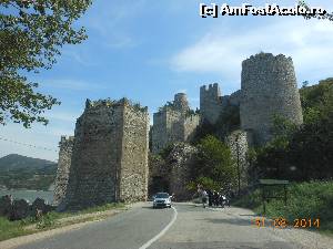 [P27] Cetatea Golubac - Intrarea.  » foto by iulianic
 - 
<span class="allrVoted glyphicon glyphicon-heart hidden" id="av551617"></span>
<a class="m-l-10 hidden" id="sv551617" onclick="voting_Foto_DelVot(,551617,16590)" role="button">șterge vot <span class="glyphicon glyphicon-remove"></span></a>
<a id="v9551617" class=" c-red"  onclick="voting_Foto_SetVot(551617)" role="button"><span class="glyphicon glyphicon-heart-empty"></span> <b>LIKE</b> = Votează poza</a> <img class="hidden"  id="f551617W9" src="/imagini/loader.gif" border="0" /><span class="AjErrMes hidden" id="e551617ErM"></span>