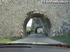 [P29] Cetatea Golubac - Porticuri şi tuneluri.  » foto by iulianic
 - 
<span class="allrVoted glyphicon glyphicon-heart hidden" id="av551621"></span>
<a class="m-l-10 hidden" id="sv551621" onclick="voting_Foto_DelVot(,551621,16590)" role="button">șterge vot <span class="glyphicon glyphicon-remove"></span></a>
<a id="v9551621" class=" c-red"  onclick="voting_Foto_SetVot(551621)" role="button"><span class="glyphicon glyphicon-heart-empty"></span> <b>LIKE</b> = Votează poza</a> <img class="hidden"  id="f551621W9" src="/imagini/loader.gif" border="0" /><span class="AjErrMes hidden" id="e551621ErM"></span>