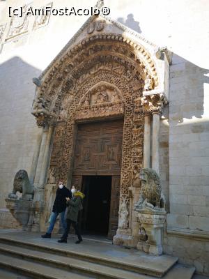 [P29] Splendida intrare în Catedrala din Altamura » foto by crismis
 - 
<span class="allrVoted glyphicon glyphicon-heart hidden" id="av1278946"></span>
<a class="m-l-10 hidden" id="sv1278946" onclick="voting_Foto_DelVot(,1278946,16616)" role="button">șterge vot <span class="glyphicon glyphicon-remove"></span></a>
<a id="v91278946" class=" c-red"  onclick="voting_Foto_SetVot(1278946)" role="button"><span class="glyphicon glyphicon-heart-empty"></span> <b>LIKE</b> = Votează poza</a> <img class="hidden"  id="f1278946W9" src="/imagini/loader.gif" border="0" /><span class="AjErrMes hidden" id="e1278946ErM"></span>