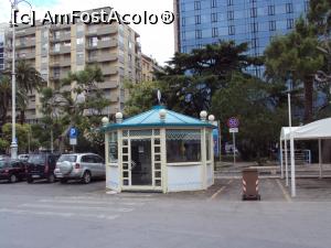 [P11] Punctul de informatii turistice din Piazza Aldo Moro a fost mereu inchis.  » foto by Carmen Ion
 - 
<span class="allrVoted glyphicon glyphicon-heart hidden" id="av752901"></span>
<a class="m-l-10 hidden" id="sv752901" onclick="voting_Foto_DelVot(,752901,16616)" role="button">șterge vot <span class="glyphicon glyphicon-remove"></span></a>
<a id="v9752901" class=" c-red"  onclick="voting_Foto_SetVot(752901)" role="button"><span class="glyphicon glyphicon-heart-empty"></span> <b>LIKE</b> = Votează poza</a> <img class="hidden"  id="f752901W9" src="/imagini/loader.gif" border="0" /><span class="AjErrMes hidden" id="e752901ErM"></span>