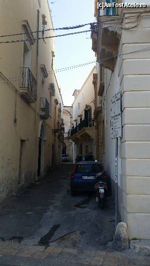 [P12] Gallipoli stradute in centrul vechi » foto by popagelu
 - 
<span class="allrVoted glyphicon glyphicon-heart hidden" id="av641385"></span>
<a class="m-l-10 hidden" id="sv641385" onclick="voting_Foto_DelVot(,641385,16616)" role="button">șterge vot <span class="glyphicon glyphicon-remove"></span></a>
<a id="v9641385" class=" c-red"  onclick="voting_Foto_SetVot(641385)" role="button"><span class="glyphicon glyphicon-heart-empty"></span> <b>LIKE</b> = Votează poza</a> <img class="hidden"  id="f641385W9" src="/imagini/loader.gif" border="0" /><span class="AjErrMes hidden" id="e641385ErM"></span>