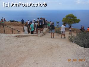 [P38] Zakynthos - Așteptarea pentru poze la Navagio.  » foto by iulianic
 - 
<span class="allrVoted glyphicon glyphicon-heart hidden" id="av909589"></span>
<a class="m-l-10 hidden" id="sv909589" onclick="voting_Foto_DelVot(,909589,16617)" role="button">șterge vot <span class="glyphicon glyphicon-remove"></span></a>
<a id="v9909589" class=" c-red"  onclick="voting_Foto_SetVot(909589)" role="button"><span class="glyphicon glyphicon-heart-empty"></span> <b>LIKE</b> = Votează poza</a> <img class="hidden"  id="f909589W9" src="/imagini/loader.gif" border="0" /><span class="AjErrMes hidden" id="e909589ErM"></span>
