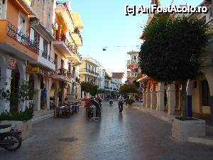 [P40] Zante town » foto by Muffin2009*
 - 
<span class="allrVoted glyphicon glyphicon-heart hidden" id="av412260"></span>
<a class="m-l-10 hidden" id="sv412260" onclick="voting_Foto_DelVot(,412260,16617)" role="button">șterge vot <span class="glyphicon glyphicon-remove"></span></a>
<a id="v9412260" class=" c-red"  onclick="voting_Foto_SetVot(412260)" role="button"><span class="glyphicon glyphicon-heart-empty"></span> <b>LIKE</b> = Votează poza</a> <img class="hidden"  id="f412260W9" src="/imagini/loader.gif" border="0" /><span class="AjErrMes hidden" id="e412260ErM"></span>